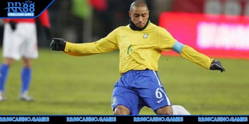 hau-ve-canh-trai-hay-nhat-the-gioi-roberto-carlos